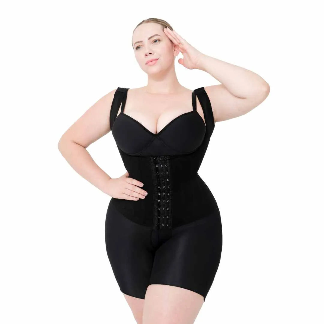 Body com  14 Barbatanas de Aço e shorts